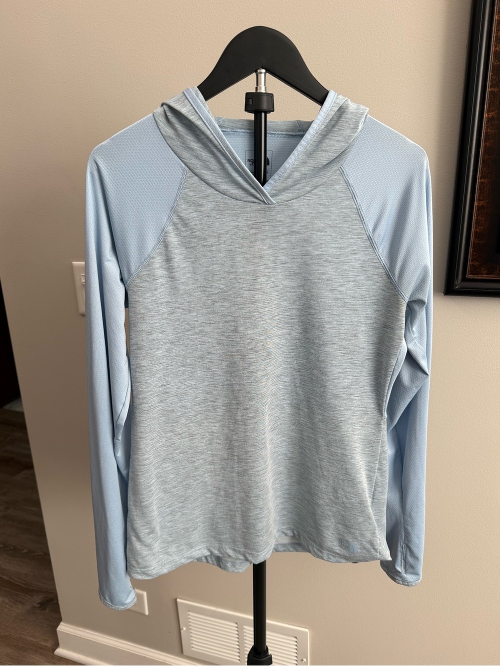 The North Face Women's Light Blue Hooded Long-Sleeve Topper